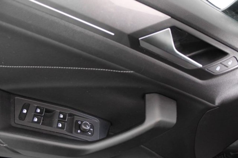 Volkswagen T-Roc usata a Novara (15)