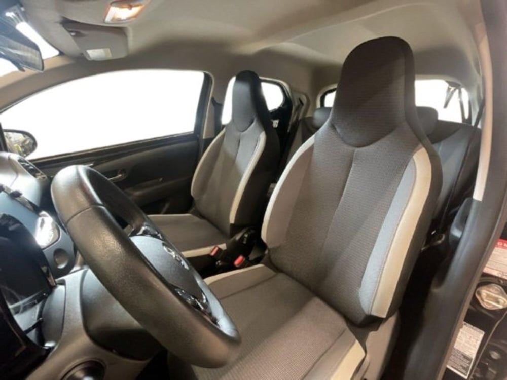 Toyota Aygo nuova a Vercelli (12)
