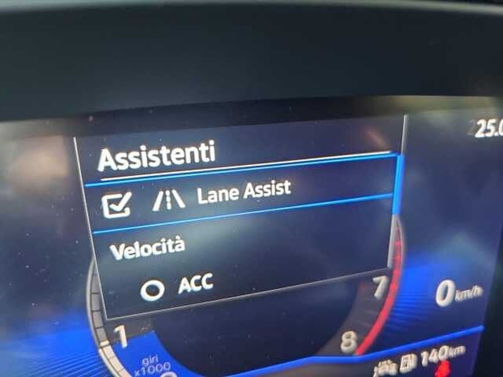 Volkswagen T-Cross usata a Lecco (18)