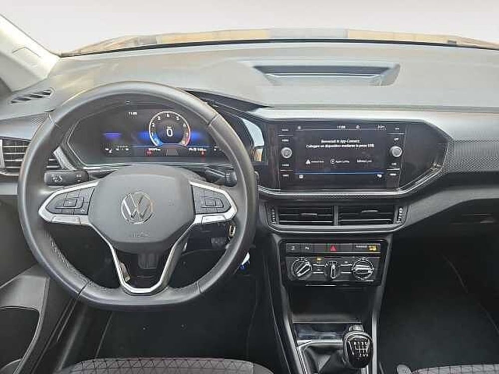 Volkswagen T-Cross usata a Lecco (9)