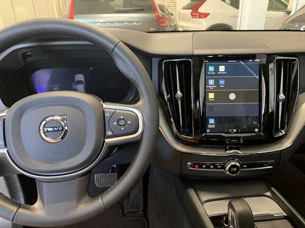 Volvo XC60 nuova a Macerata (10)