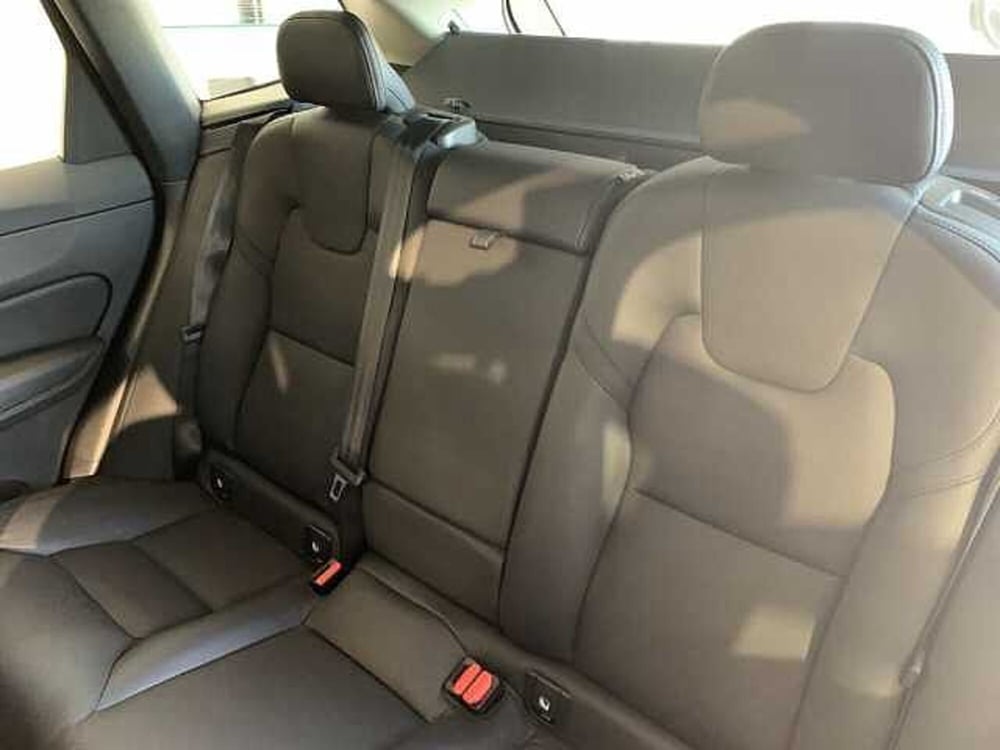 Volvo XC60 nuova a Macerata (11)