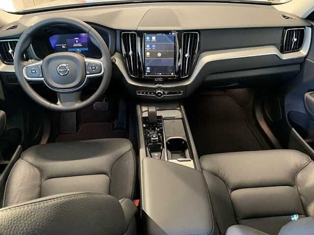 Volvo XC60 nuova a Macerata (12)