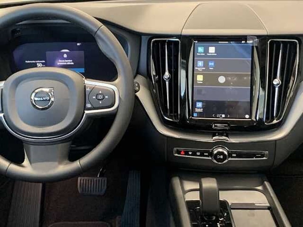Volvo XC60 nuova a Macerata (13)