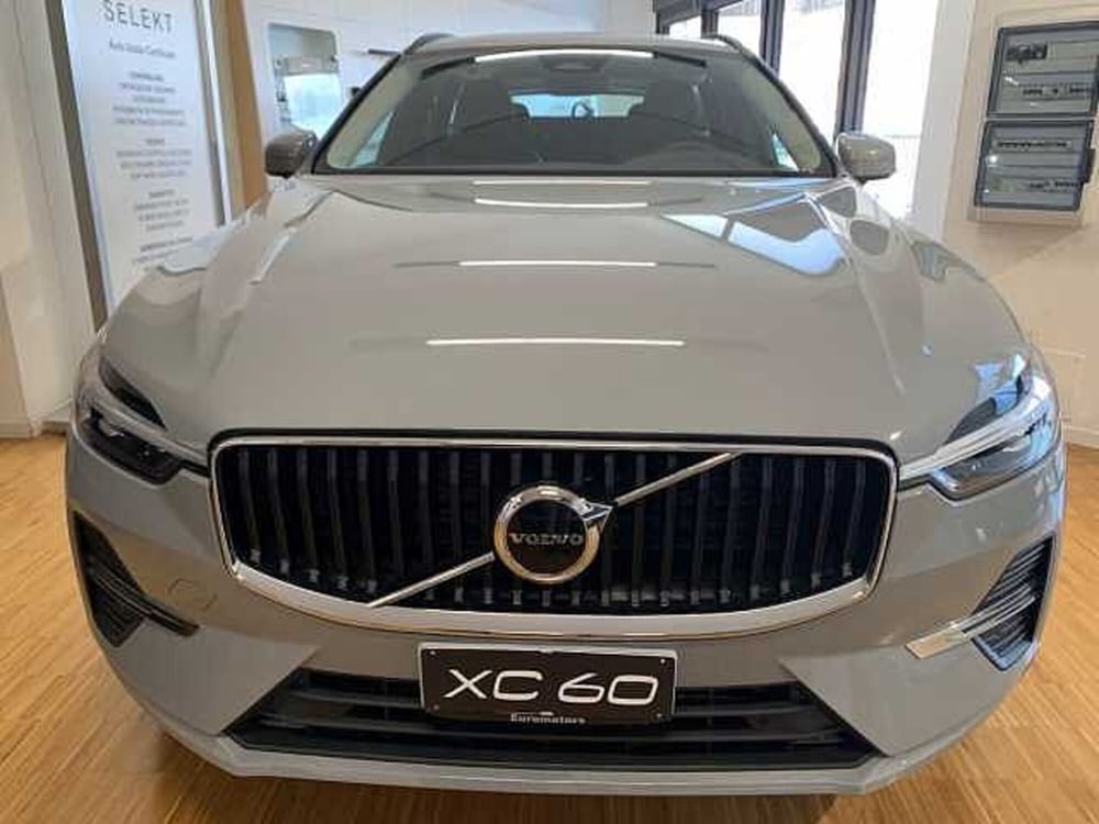 Volvo XC60 nuova a Macerata (2)