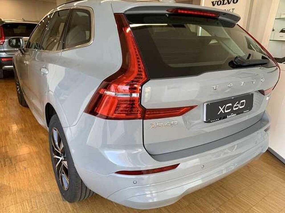 Volvo XC60 nuova a Macerata (3)