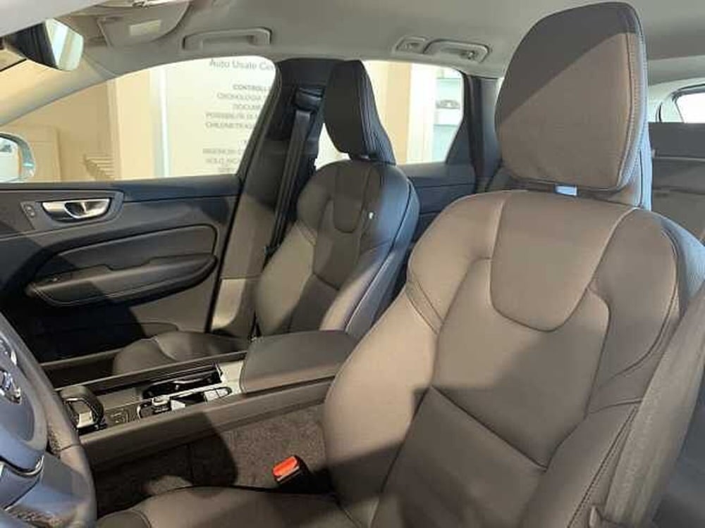 Volvo XC60 nuova a Macerata (7)