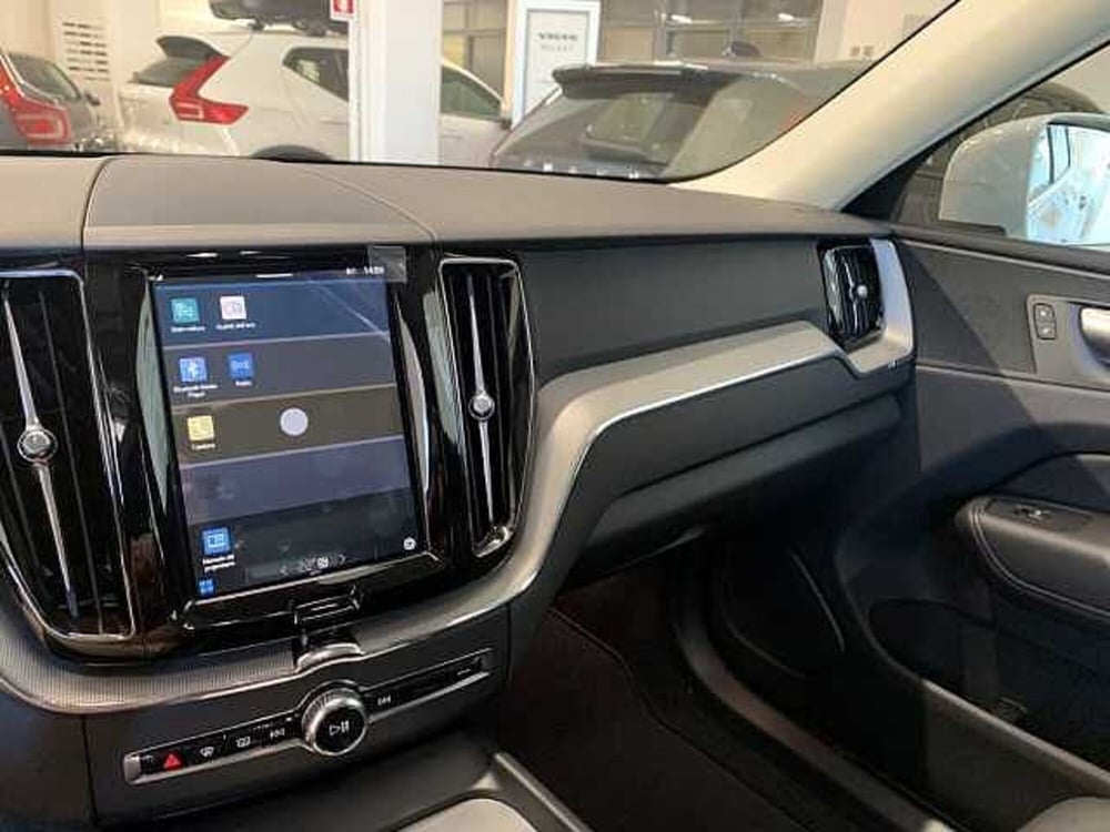 Volvo XC60 nuova a Macerata (8)