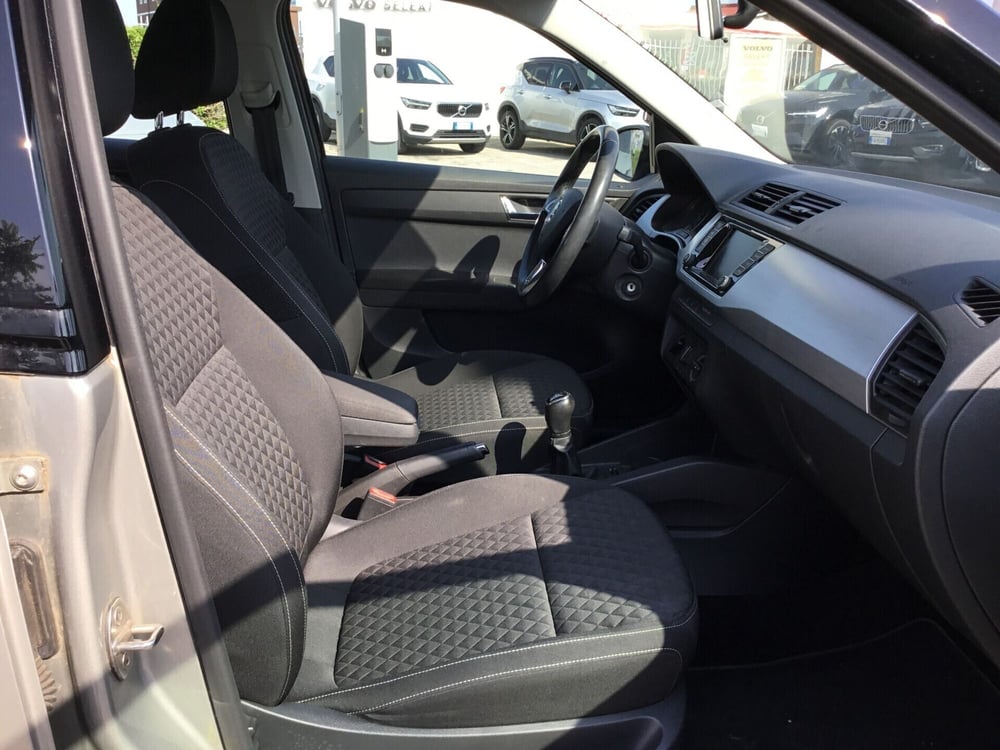 Skoda Fabia usata a Napoli (8)