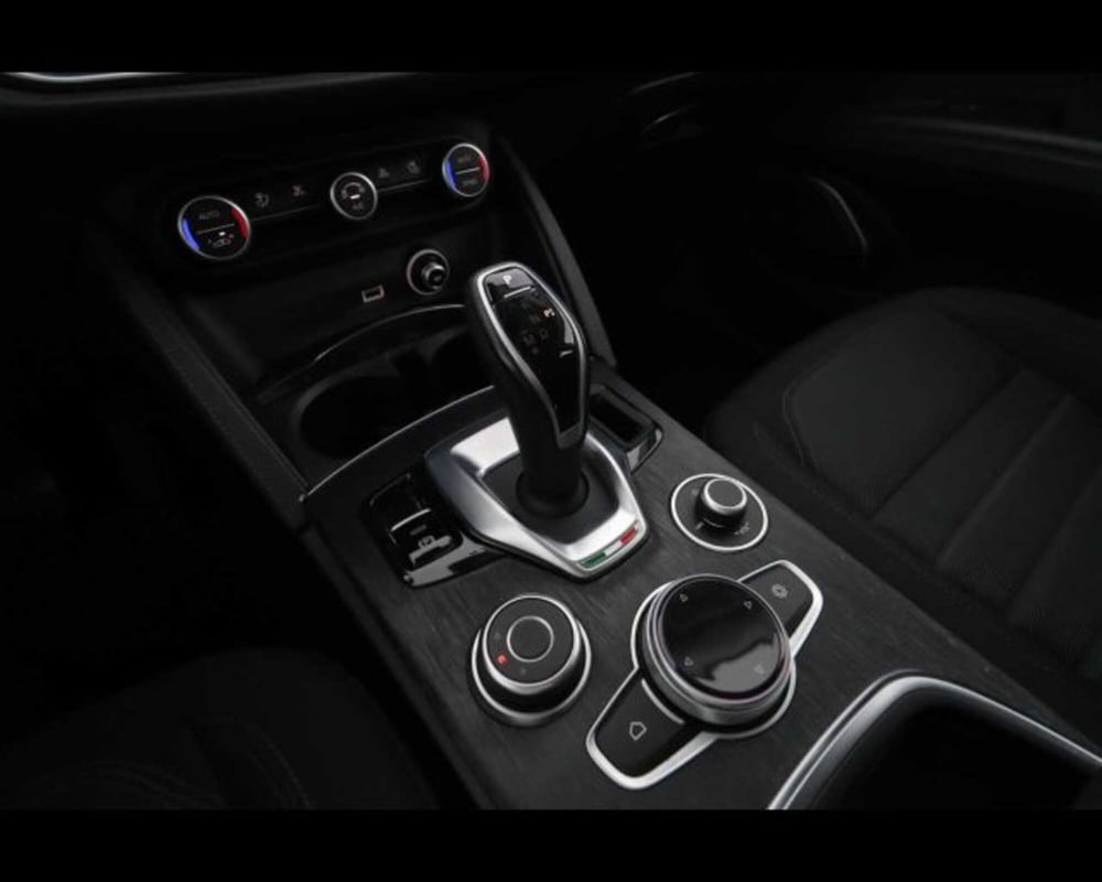 Alfa Romeo Stelvio usata a Bologna (17)