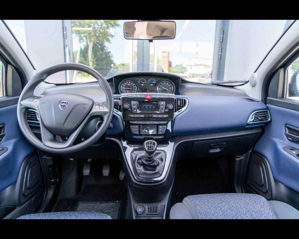 Lancia Ypsilon usata a Venezia (10)