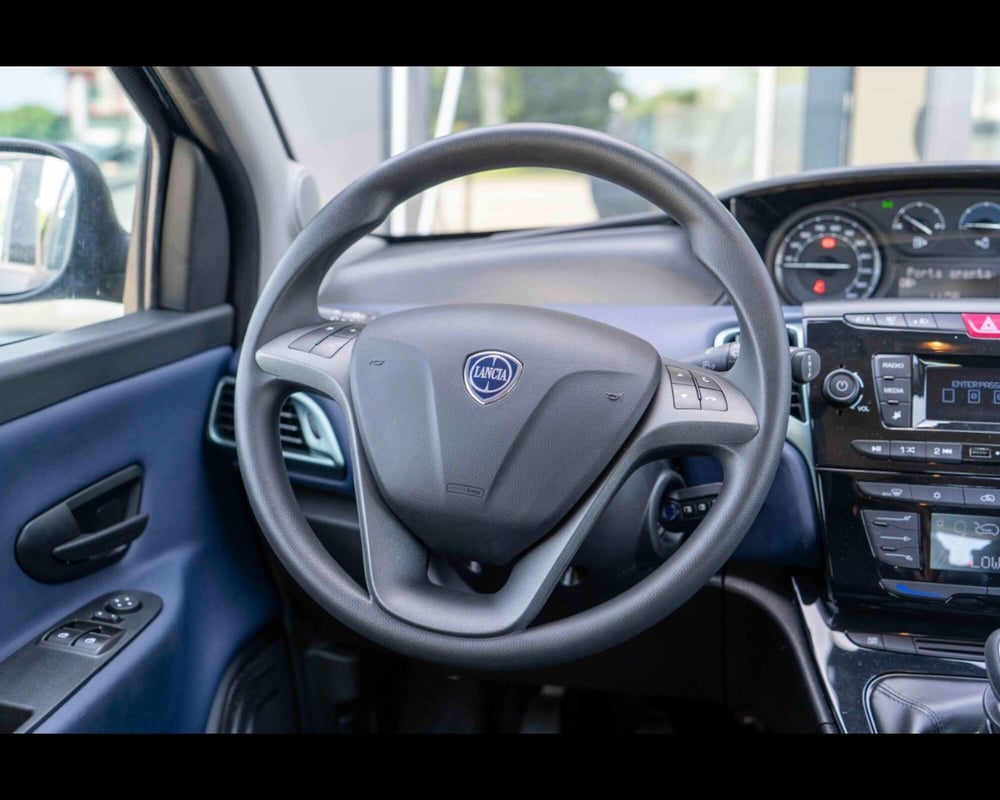 Lancia Ypsilon usata a Venezia (9)