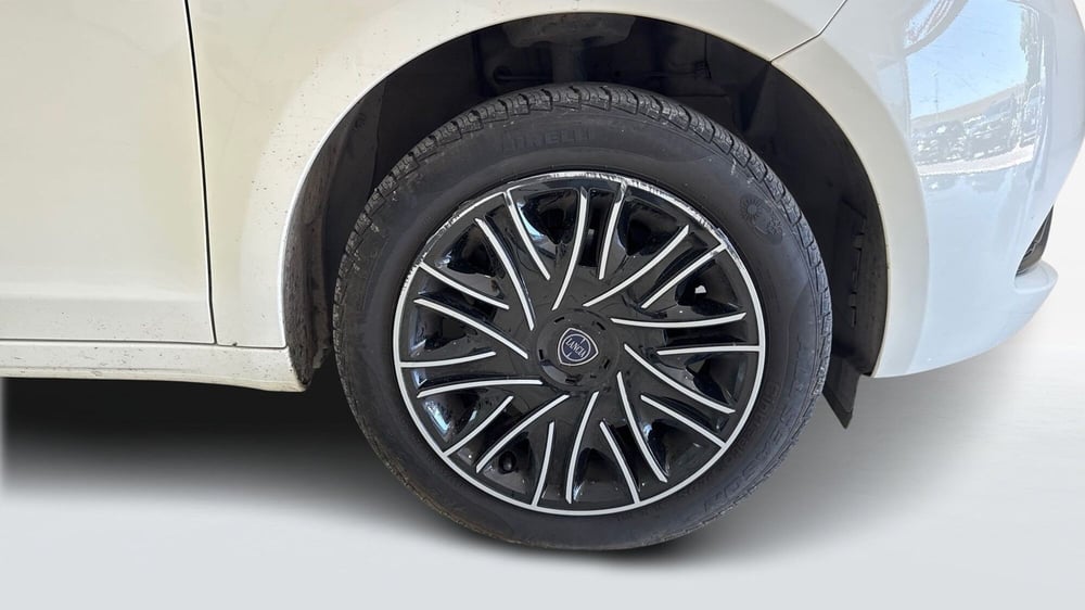 Lancia Ypsilon usata a Viterbo (18)