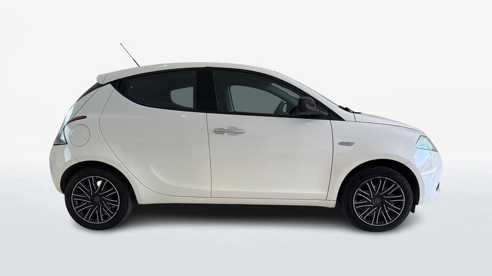 Lancia Ypsilon usata a Viterbo (3)