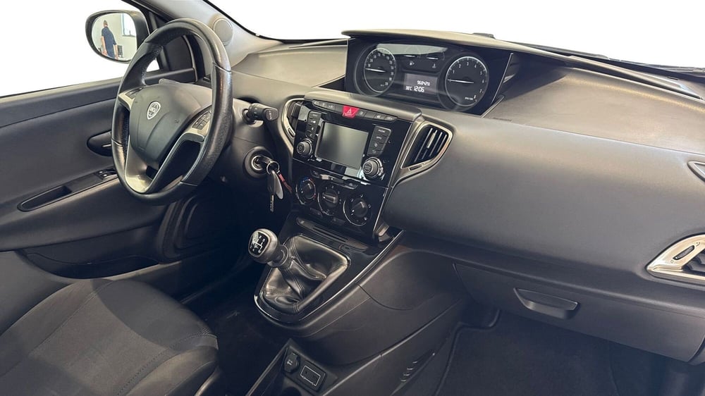 Lancia Ypsilon usata a Viterbo (7)