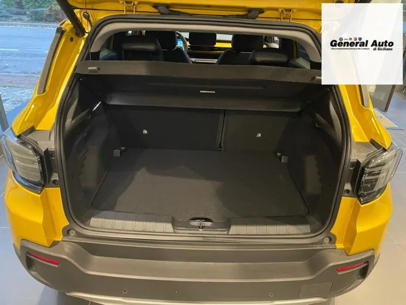 Jeep Avenger nuova a Lucca (14)