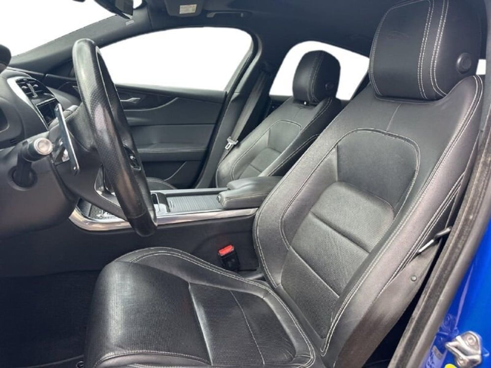 Jaguar XE usata a Arezzo (3)