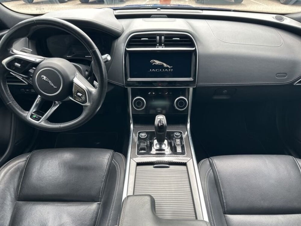 Jaguar XE usata a Arezzo (4)