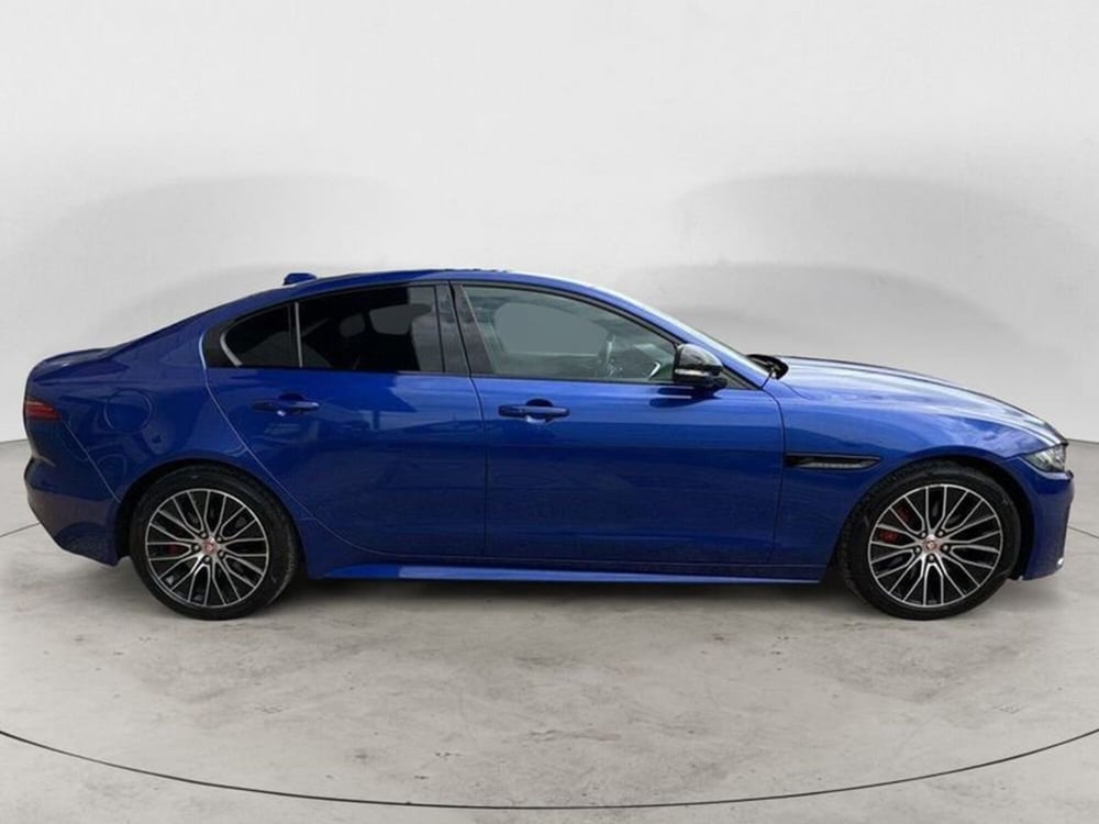 Jaguar XE usata a Arezzo (6)
