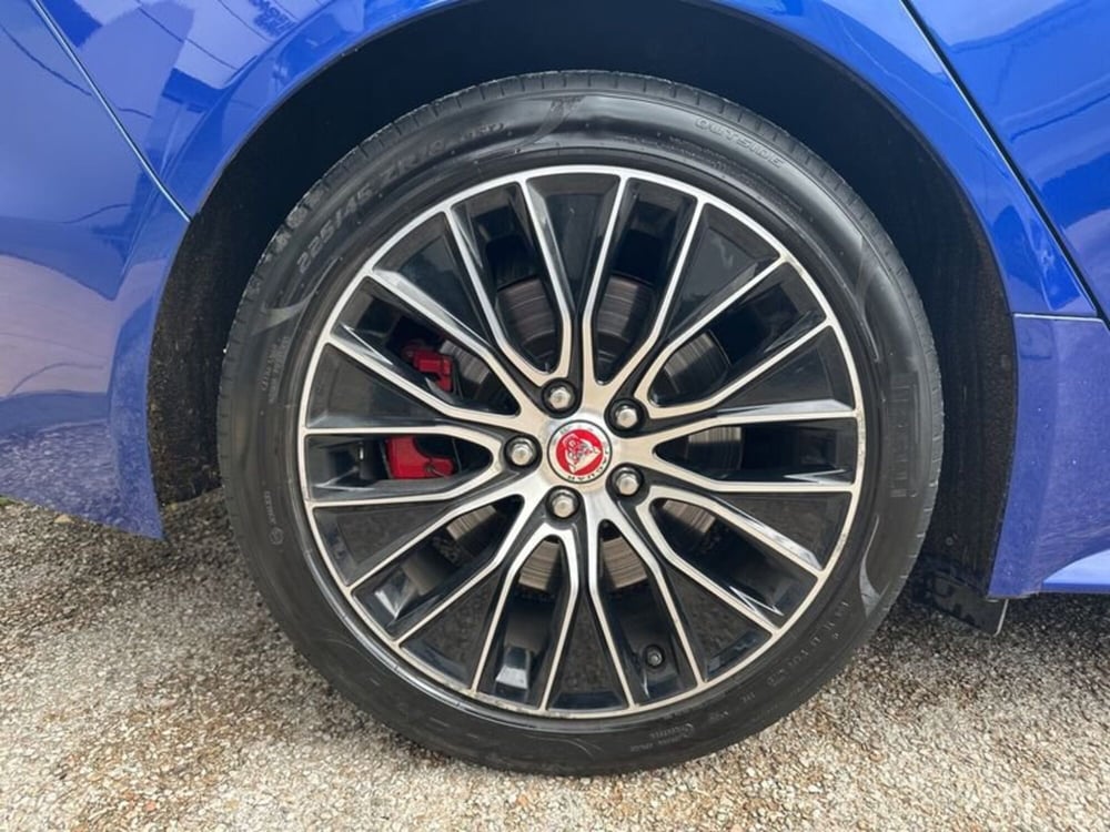 Jaguar XE usata a Arezzo (9)