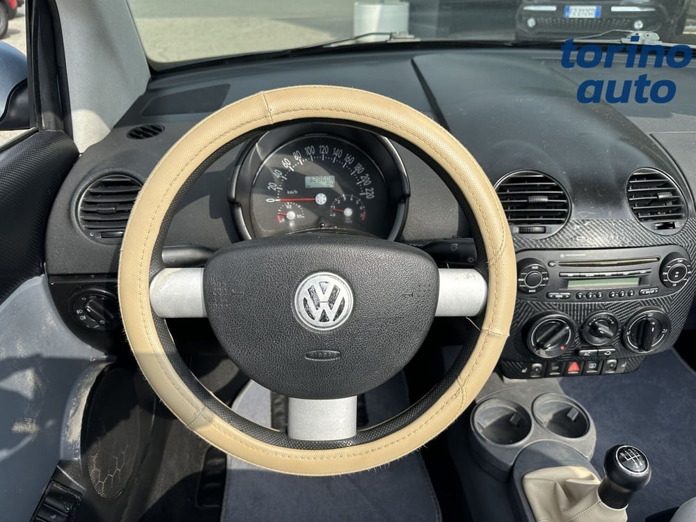 Volkswagen New Beetle Cabrio usata a Torino (11)