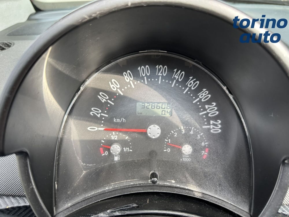 Volkswagen New Beetle Cabrio usata a Torino (13)