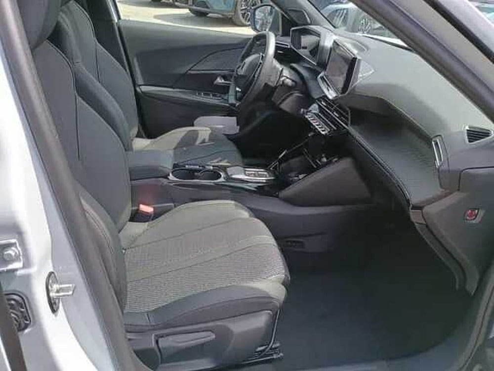 Peugeot 2008 nuova a Milano (10)