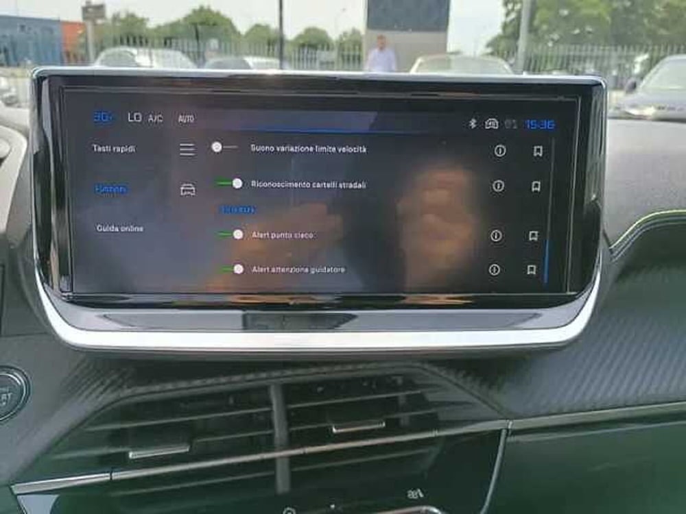 Peugeot 2008 nuova a Milano (18)