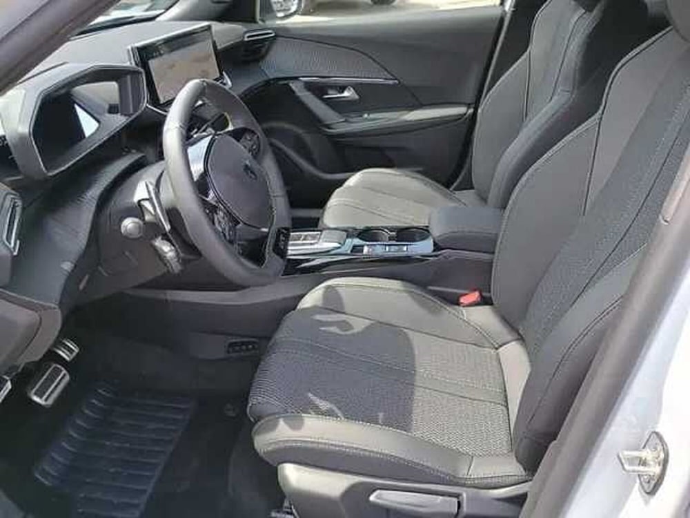 Peugeot 2008 nuova a Milano (8)