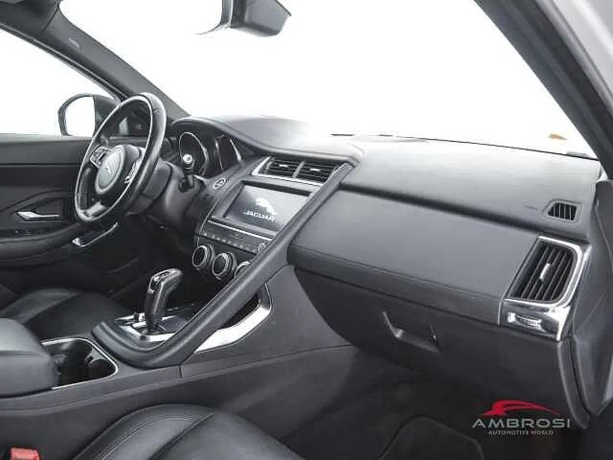 Jaguar E-Pace usata a Viterbo (12)