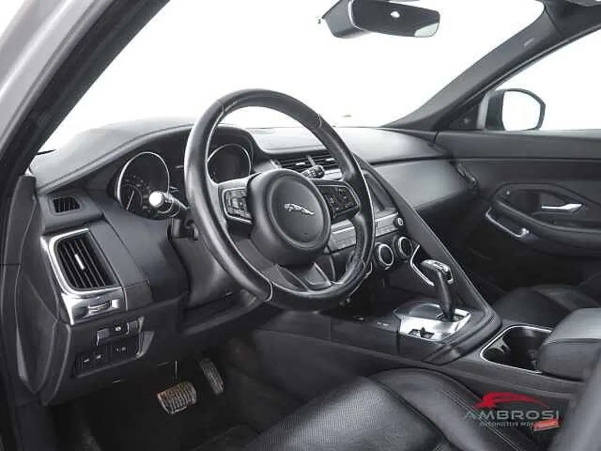 Jaguar E-Pace usata a Viterbo (8)