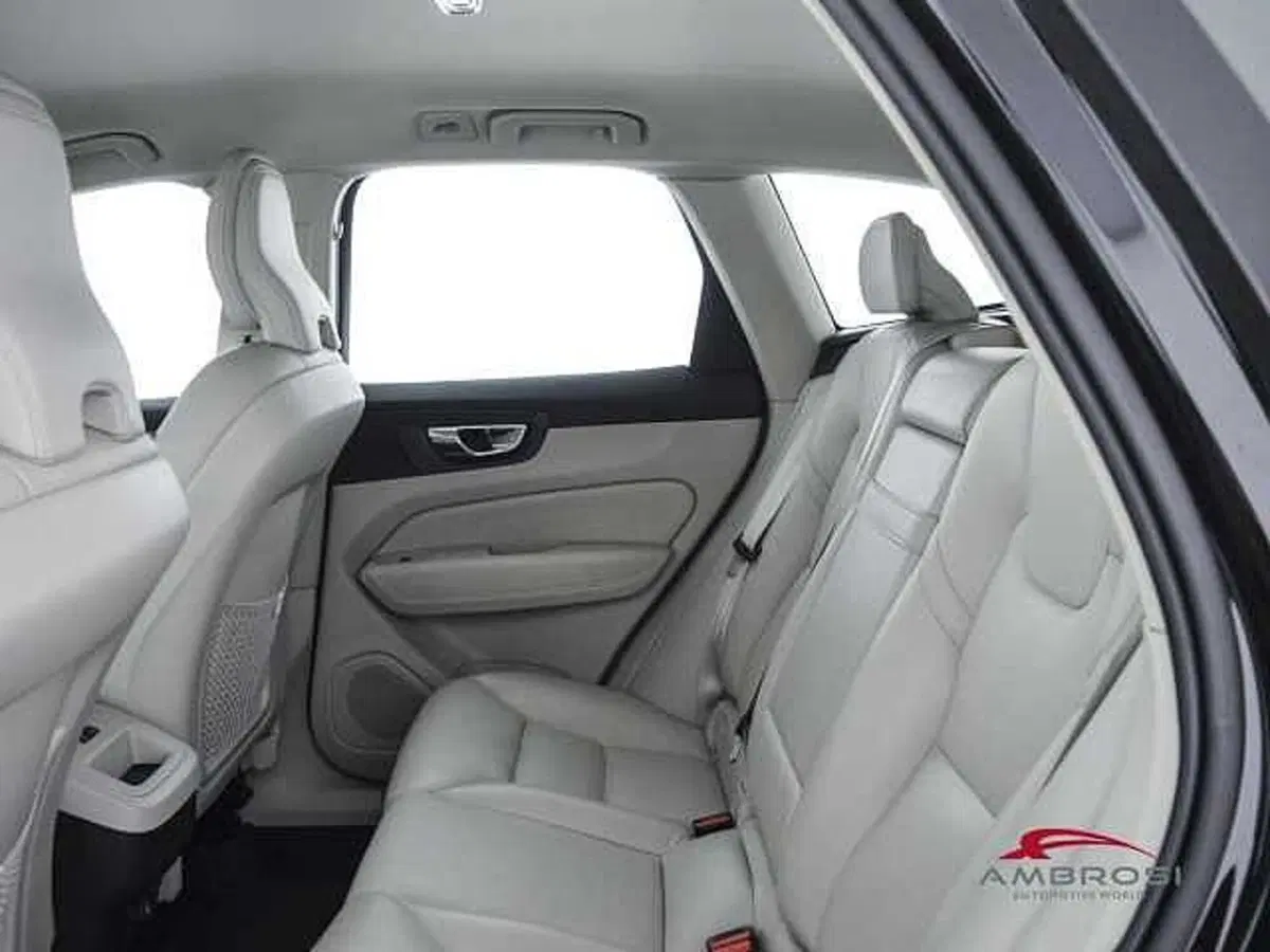 Volvo XC60 usata a Viterbo (10)