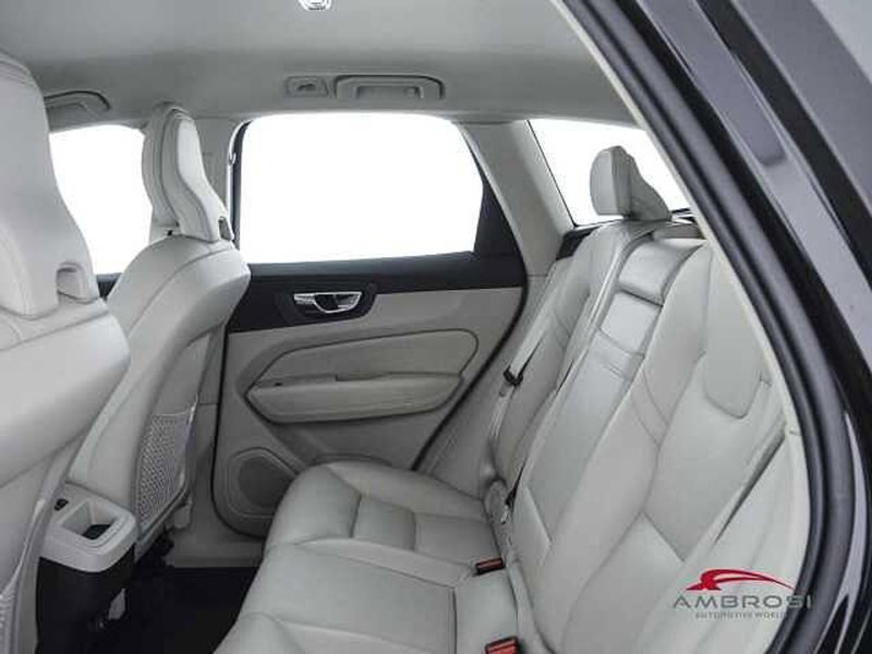 Volvo XC60 usata a Viterbo (10)