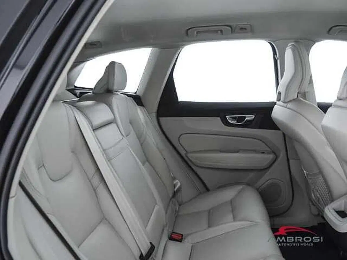 Volvo XC60 usata a Viterbo (11)