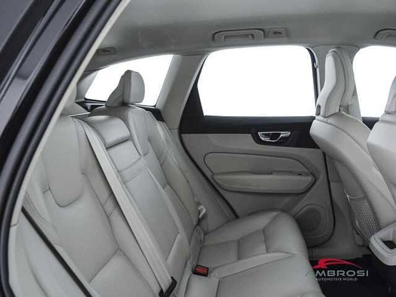 Volvo XC60 usata a Viterbo (11)