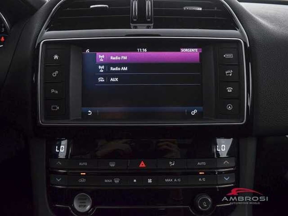 Jaguar F-Pace usata a Viterbo (15)