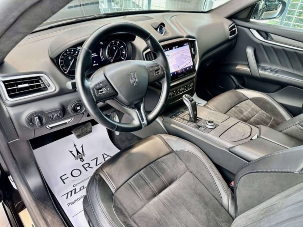 Maserati Ghibli usata a Torino (9)