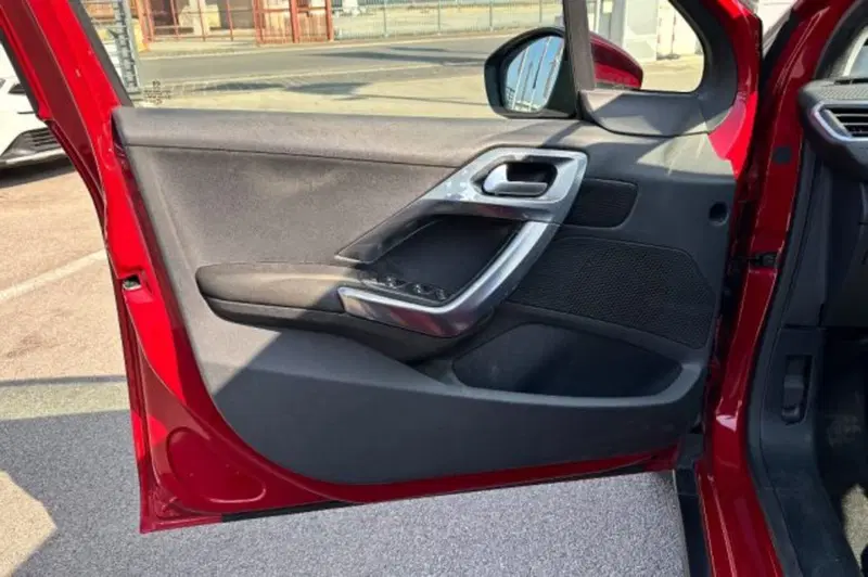 Peugeot 2008 usata a Latina (12)