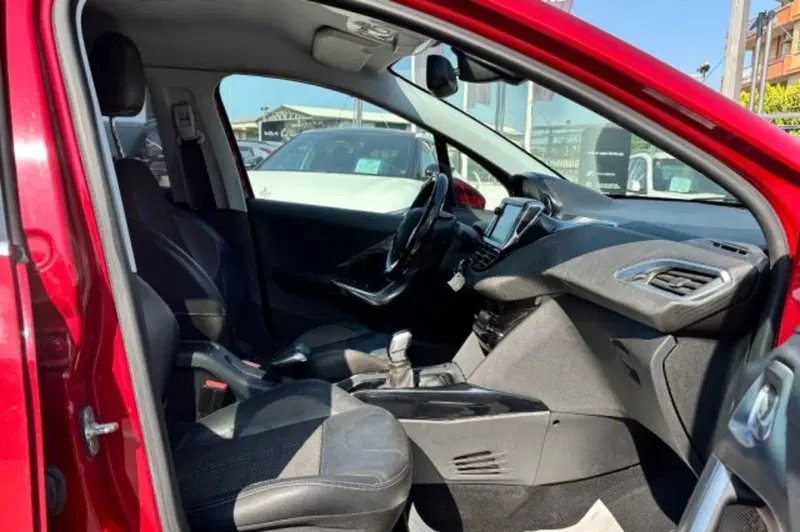 Peugeot 2008 usata a Latina (8)