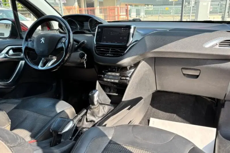 Peugeot 2008 usata a Latina (9)