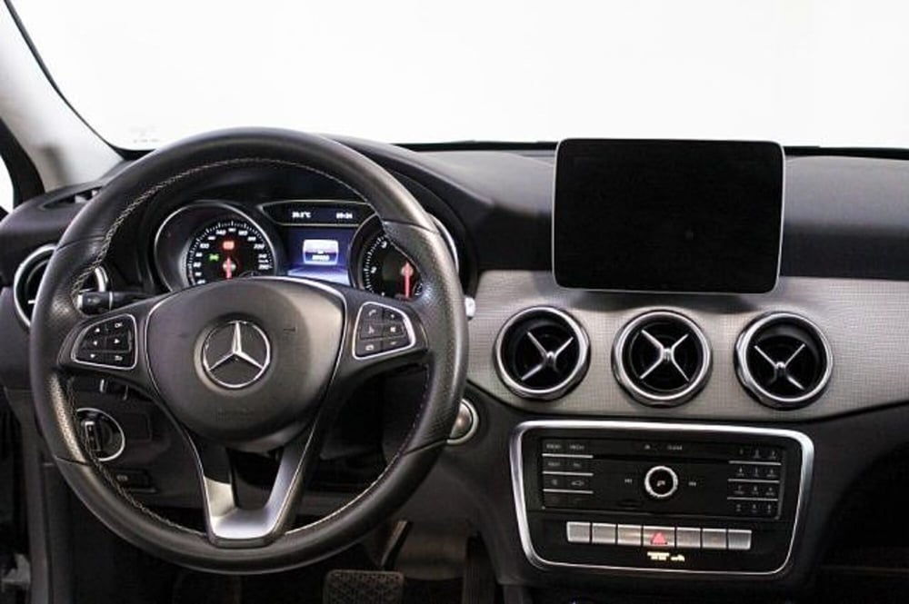 Mercedes-Benz GLA SUV usata a Novara (6)