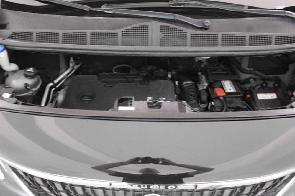 Peugeot Traveller usata a Novara (12)
