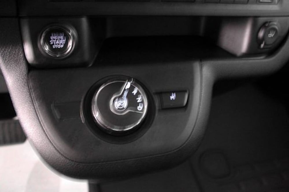 Peugeot Traveller usata a Novara (13)
