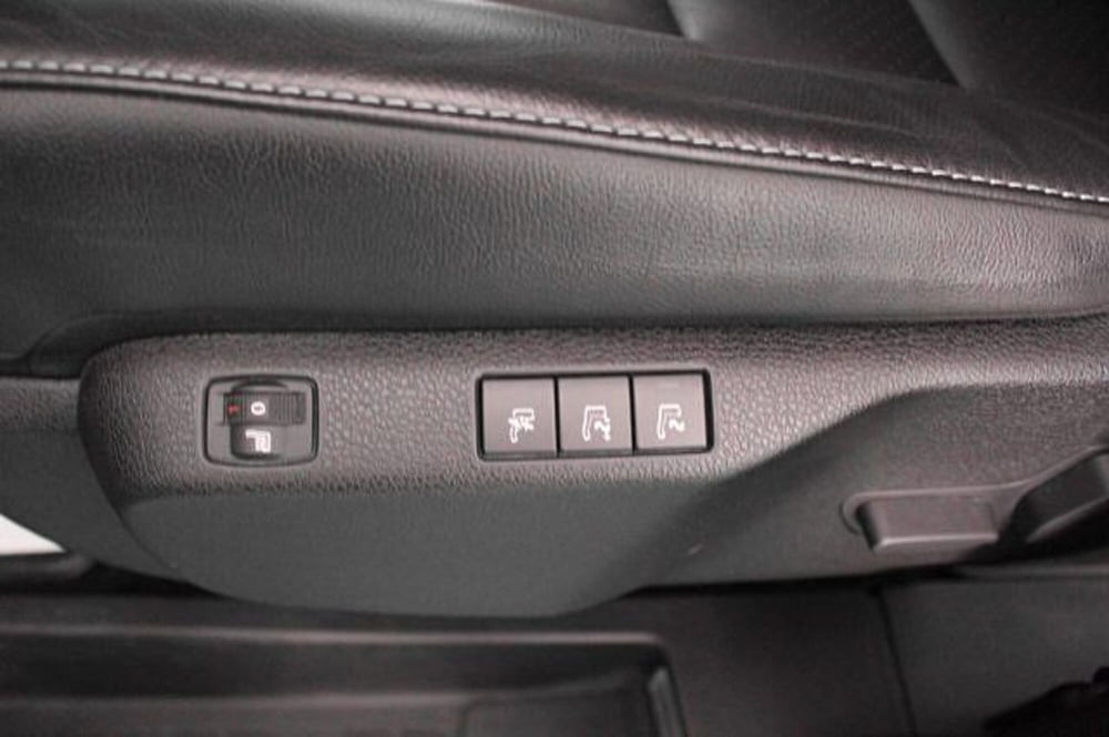 Peugeot Traveller usata a Novara (17)