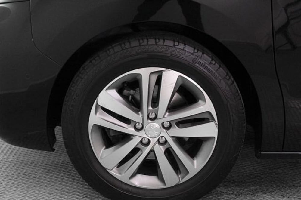 Peugeot Traveller usata a Novara (20)