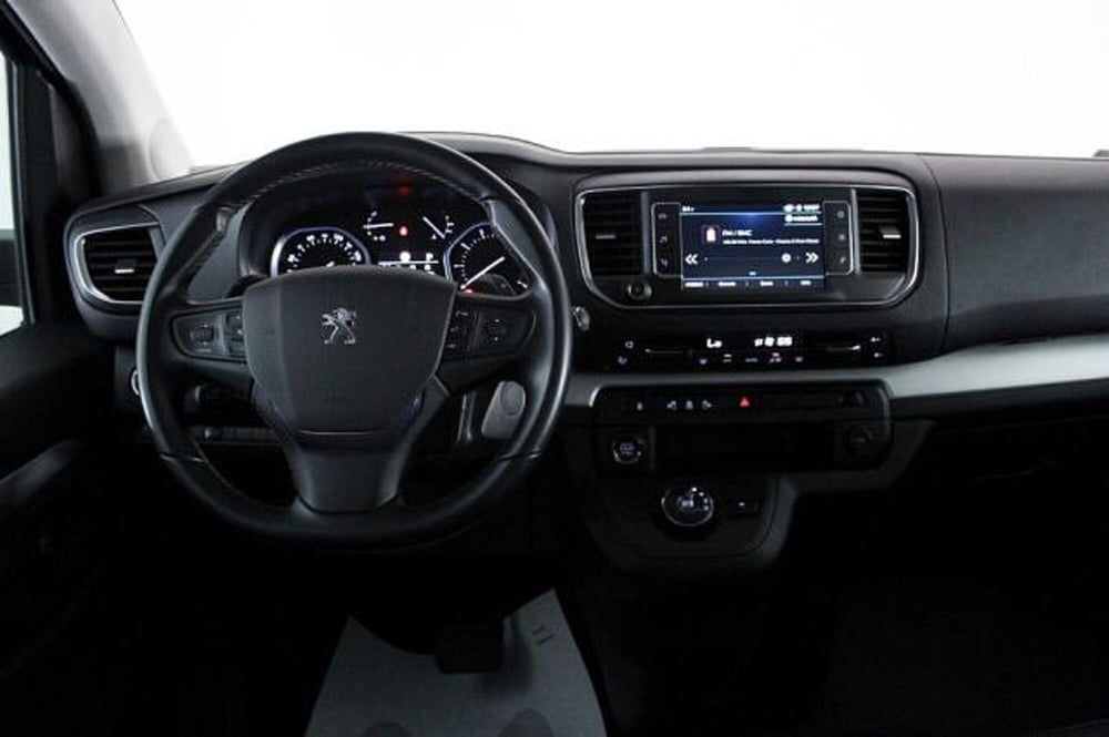 Peugeot Traveller usata a Novara (6)