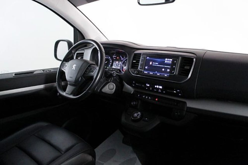 Peugeot Traveller usata a Novara (7)