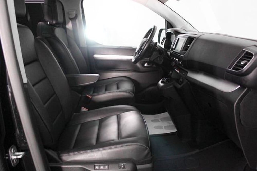 Peugeot Traveller usata a Novara (8)