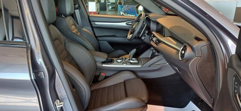 Alfa Romeo Stelvio nuova a Padova (16)