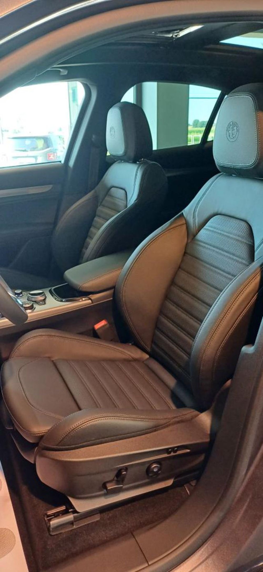 Alfa Romeo Stelvio nuova a Padova (17)